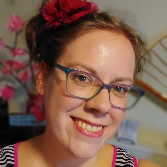 Meet your Posher, Carissa - Picture 1 of 3